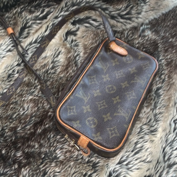 LOUIS VUITTON Authentic Signature Pristine Pochette Crossbody - Picture 6 of 13